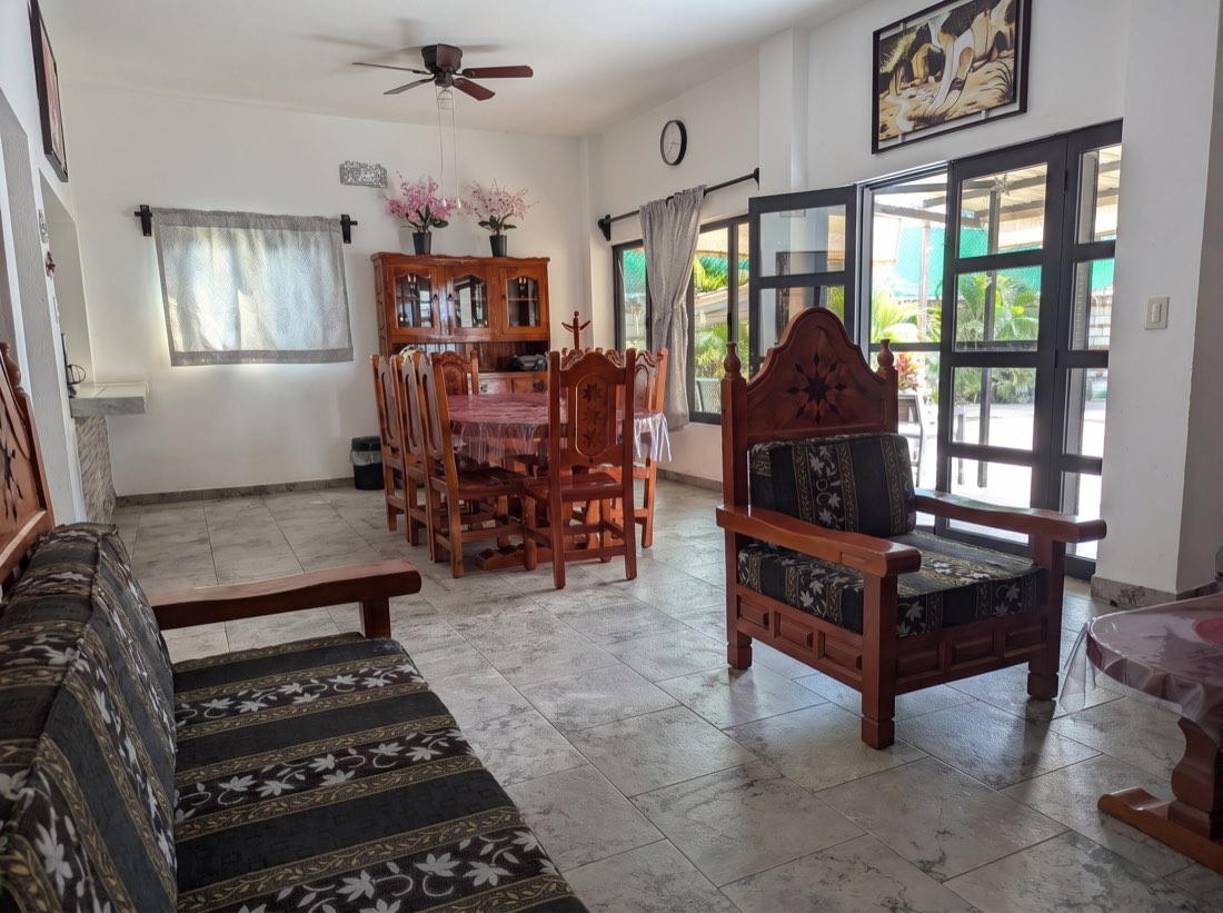 Sala hacia el jardín