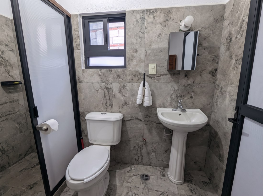 Medio baño de adentro