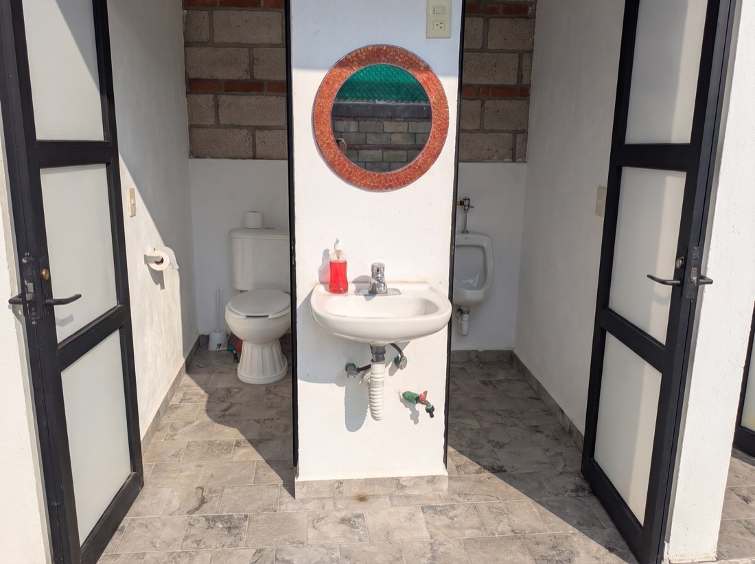 Medio baño exterior